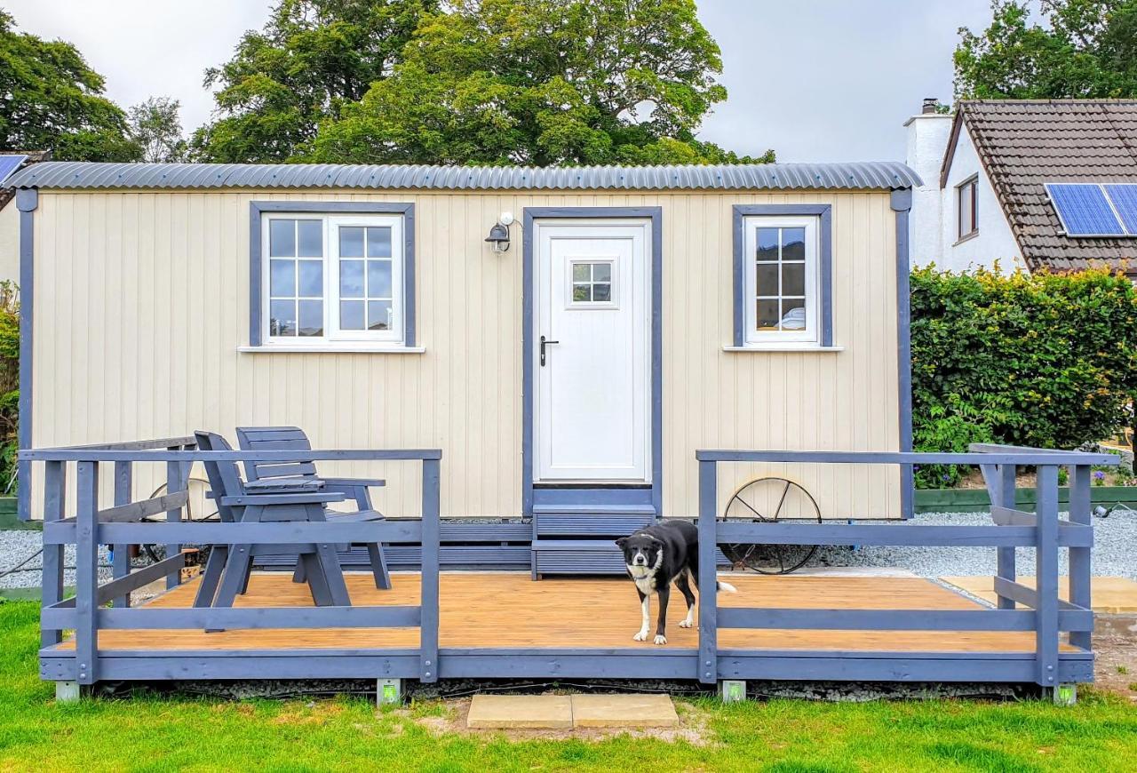 Small Cozy Shepherd Hut 20 By 7 Feet With Boxed In High Double Bed Balmacara Exterior foto