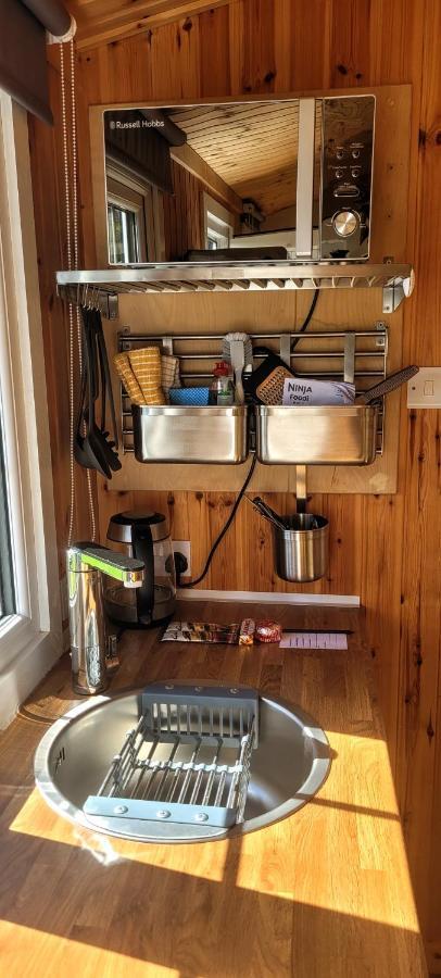 Small Cozy Shepherd Hut 20 By 7 Feet With Boxed In High Double Bed Balmacara Exterior foto
